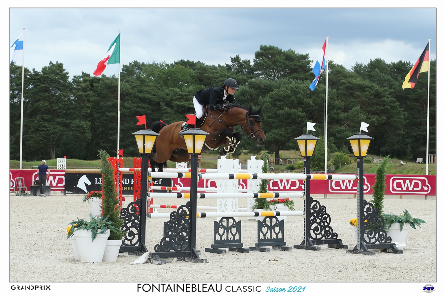No Mercy van ’t Kamerveld jumping in competition at Fontainebleau